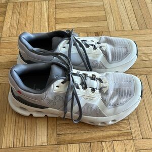 On Running Cloudrunner 2 Women’s Frost/White Great Condition